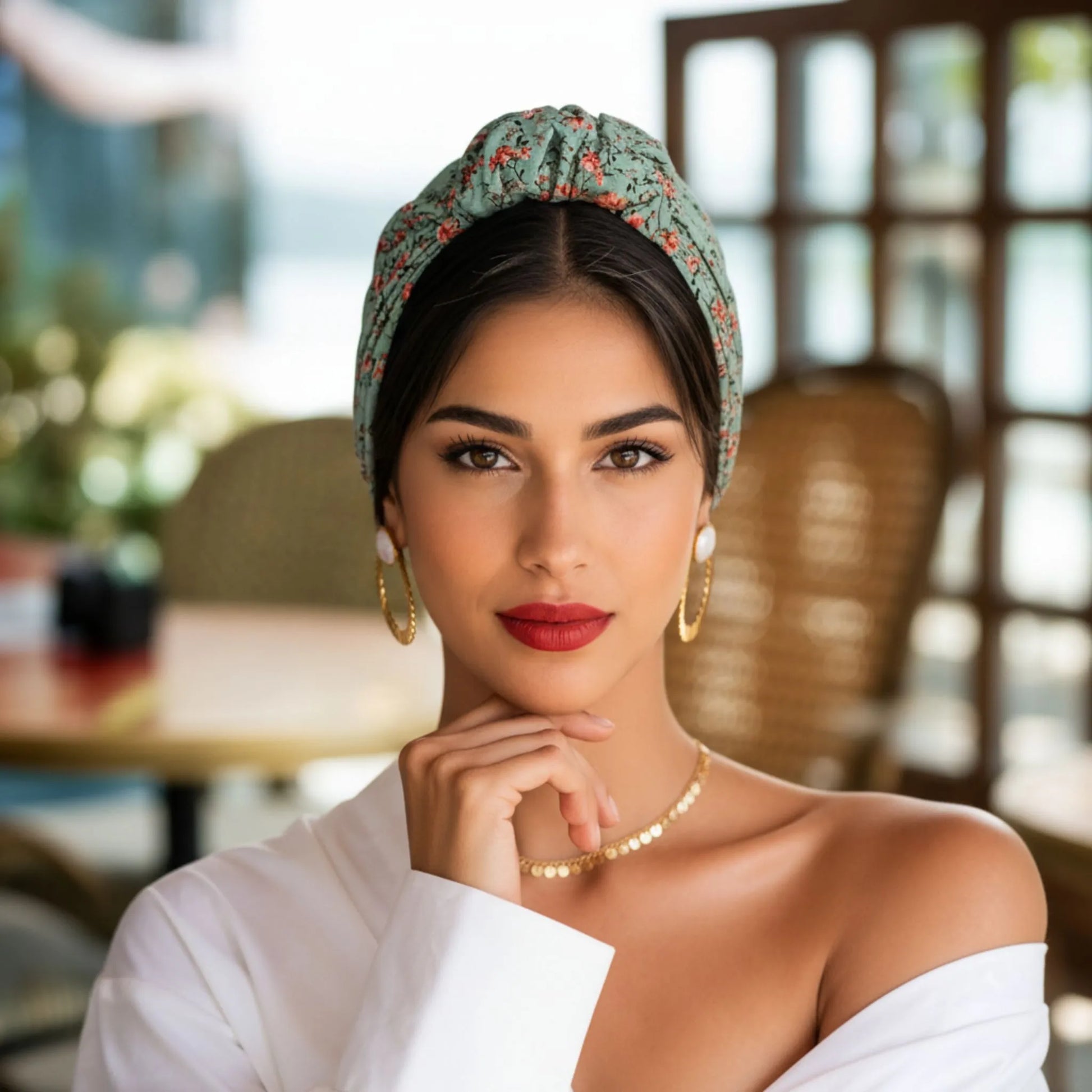 Mujer con turbante Parisino Salvia de algodón 100% vista de frente